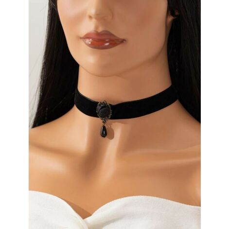 Velvet Choker, Čakers